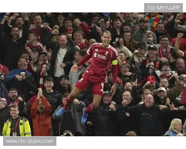 曼城对阵利物浦,范戴克头球破门因越位被吹,红军半场两球落后。 曼城对阵利物浦,范戴克头球破门因越位被吹,红军半场两球落后。